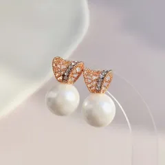 フェイクパールピアス レディース ひし形 ミル打ち風 ラインストーン 繊細 ボリューム デイリー フォーマル 卒業式 入学式 謝恩会 二次会 春コーデ お呼ばれ パーティー プレゼント ギフト ホワイトデー 母の日  即購入OK 送料無料 高見え クラシカル
