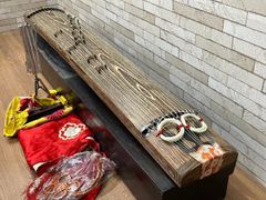 13-string Japanese koto with koto pillars and music stand, cover included. Japanese stringed instrument with bamboo blind carving and chestnut shell. Antique, vintage, Japanese-style interior. (Other 1305 items)