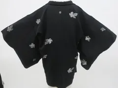 【一輝堂】黒羽織 一つ紋 縫取 羽織紐付 正絹 着物 身丈約81.5cm 裄丈約65cm 25z12-6851