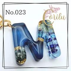 【M】イニシャルキーホルダー　ブルー　青　かすみそう　チャーム　オリジナルキーホルダー　ハンドメイド　ギフト　プチギフト　プレゼント　コリルハンドメイド　No.023