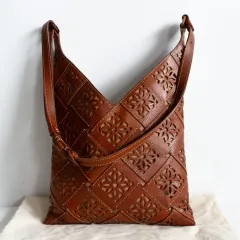 【美品】 GENTEN 【サスティナブルカットワーク ショルダーバッグ】チャ ブラウン レザー ゲンテン 25100658