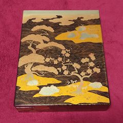 漆芸 鳳凰蒔絵 足付段重 蓋物 骨董 時代物 Mラ 最高級骨董】時代物 金蒔絵 鳳凰唐草文 四段重箱 漆器 黒漆 内溜塗