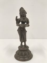 灯明皿を持つインドの女神ディーパラクシュミ像 - メルカリ