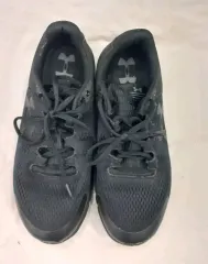アンダーアーマー ブラック ランニングシューズ 260