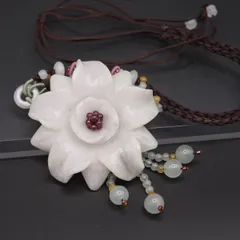 L767 翡翠? ヒスイ? ガーネット ネックレス 大ぶり 花彫刻 紐 デザイン アンティーク 1月誕生石