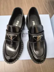PRADA ブラック ローファー レディース シューズ