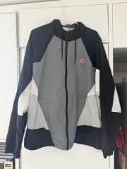 ナイキ ウィンドブレーカー ブラック/白/グレー XXL サイズ