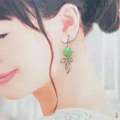 オーブブーケイヤリング　イヤリング　大人可愛い　　送料無料　ピアス　ハンドメイド　パール　大人可愛い　淡いきみどり　結婚式　デート　入学式　卒業式　同窓会　カジュアル