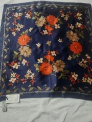 新品) シルク100%スカーフ