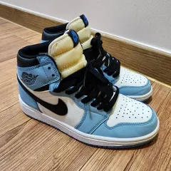 ナイキ ジョーダン 1 レトロ ハイ OG ユニバーシティ ブルー スニーカー 235mm