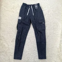 タグ付き未使用 UNDER ARMOUR アンダーアーマー フリースパンツ M メンズ グレー系 トレーニングフリース UAエッセンシャルヘリテージ カーゴパンツ スウェット スポーツ ジャージ下 運動 伸縮性あり ロゴ