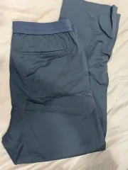 ユニクロ +j パンツ カーキ L