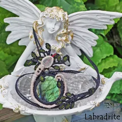 『ラブラドライト』生命の樹・蛇モチーフ・マクラメ編みネックレス