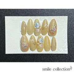 【1点もの】お正月やお祝いに 上品なベージュとシックな花々のネイルチップ