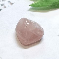 天然石 ローズクォーツ 巻貝 シェル カービング 台座付き⭐️2576