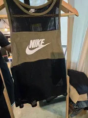 ナイキ メッシュ タンクトップ カーキ/ブラック Sサイズ