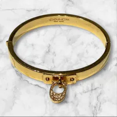 COACH コーチ ゴールド バングル ブレスレット ロゴ刻印 チャーム付き