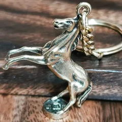 K200 跳ね馬 立ち馬 真鍮製  キーホルダー 干支 午 十二支 開運 金運アップ 勝負運 出世運 風水 縁起物 ブラス製 馬モチーフ お守り バッグチャーム 幸運アイテム ギフトにも最適