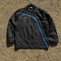 ナイキ ブラック ウィンドブレーカー