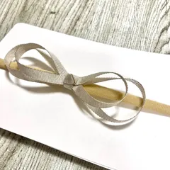 シャイニーホワイト　白　リボン　ベビーヘアバンド