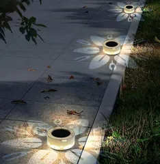 ソーラー屋外ランプ、装飾ランプ、ウォールランプ、庭の風景、丸い装飾芝生の2個