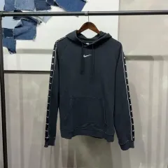 (95) NIKE ストリート サイドライン センター ロゴ 刺繍 フードT