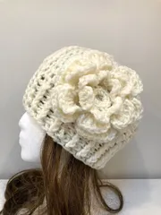 ハンドメイド　ホワイト　ビーニー　ニット帽　ベレー帽