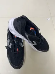 アクア フライ ブラック メッシュ スニーカー