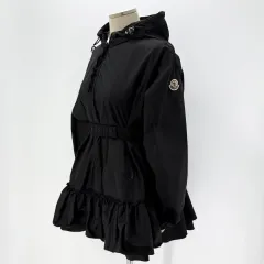 2026年最新】moncler sarcelleの人気アイテム - メルカリ