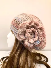 ハンドメイド　ピンク段染め　ベレー帽　ニット帽　ビーニー