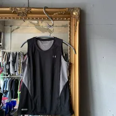 @ アンダーアーマー UNDERARMOUR シャツ ランニング タンクトップ　ヨガ　スポーツウェア　黒 ブラック BLACK クロ くろ