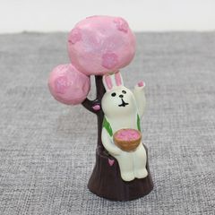 ウサギの陶器置物 ピンクボール付き - メルカリ