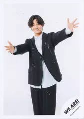 【中古】生写真(STARTO) Aぇ! group/佐野晶哉/膝上/「WE ARE! Let’s get the party STARTO!!」グッズオフショット/公式生写真