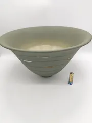 花器 茶碗型 モスグリーン色 円形 正昭 花台 窯 工房 池坊 フラワーベース 水盤 華道具 花瓶 変形 シンプル 生花 華道 磁器製 手作り アンティーク レア レトロ インテリア ビンテージ 昭和  24428四つ葉[YT00568]