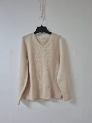 cacharel（カシュレル）Vネック ウール100％ ニット アイボリー