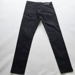 ユニクロ デニム 約微ストレッチ ブラックデニム サイズ33 R3658