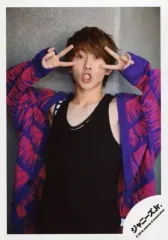 【中古】生写真(ジャニーズ) Aぇ! group/末澤誠也/上半身・衣装紫・ピンク・黒・両手ピース・口すぼめ・歯見せ/「ジャニーズJr.8・8祭り～東京ドームから始まる～」グッズオフショット/公式生写真