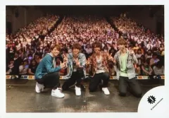 【中古】生写真(ジャニーズ) ジャニーズJr./集合(4人)森継亮太・原嘉孝・目黒蓮・寺西拓人/横型・全身・両手ピース・しゃがみ・後ろ客席/公式生写真