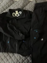 ナイキ オフホワイト ウィンドブレーカー セットアップ