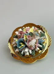 未使用品 1950年代〜70年代 彩りの陶花 ―― 金彩が煌めくヴィンテージ・ボタニカルブローチ