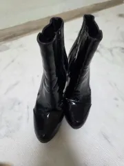 正規品(フェンディ)エナメル アンクルブーツ フィッティングカットあります