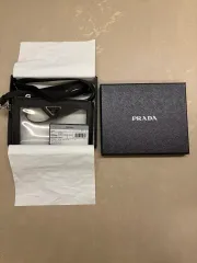 PRADA Saffiano Trick