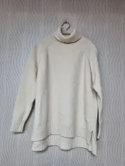 アイボリー タートルネック ニット