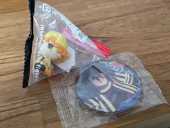 鬼滅の刃 未開封 我妻 善逸 フィギュア & 未開封 伊黒 小芭内 バッジ