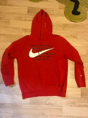 ナイキ スウッシュ レッド フーディー
