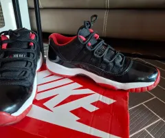 新品級 NIKE エアジョーダン 11 ブレッド ロー 240