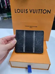 A級コンディション Louis Vuitton ルイヴィトン エクリプス 新作 二つ折り財布