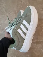 240 アディダス グランドコート プラットフォーム スニーカー