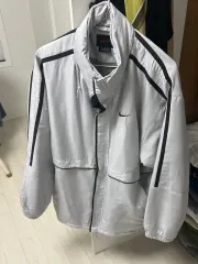 ナイキ グレー アウター