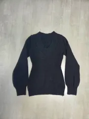 ブラック Vネック スリムフィット ニット